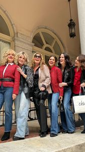 Instagram post by @roomtoveuve