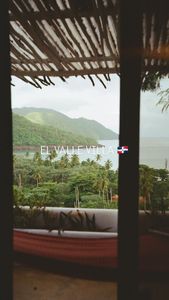 Instagram post by @fullondanielle