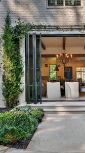 Instagram post by @shannasellsatl