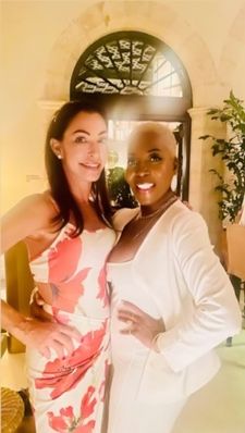 Instagram post by @sandeeglam