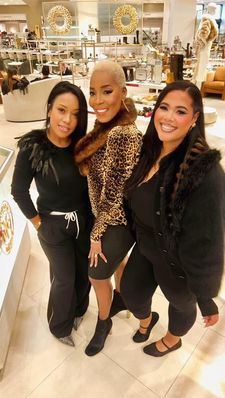 Instagram post by @sandeeglam