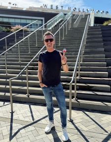 Instagram post by @carltondrew