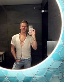 Instagram post by @carltondrew