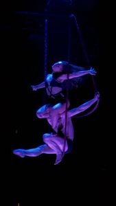 Instagram post by @ellenatakos