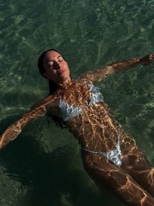 Instagram post by @ellenatakos