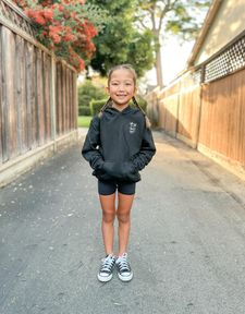 Instagram post by @kickitwiththekarlins