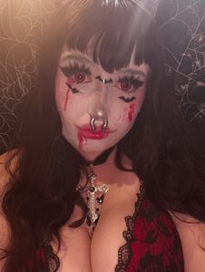 Instagram post by @graverobbergrl