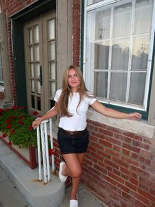 Instagram post by @lauren_klem_