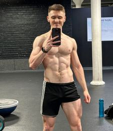 Instagram post by @lewcjruss