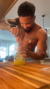 Instagram post by @stro_dos