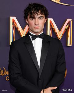 Instagram post by @ezrafrech