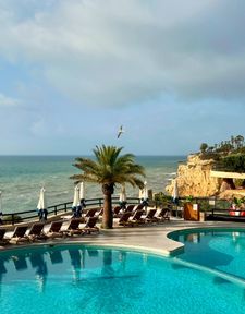 Instagram post by @louieaponte