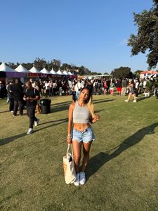 Instagram post by @davia_low