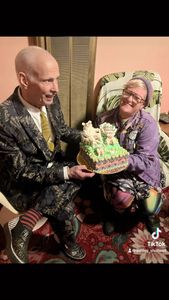 Instagram post by @ashleyshotwellcakes