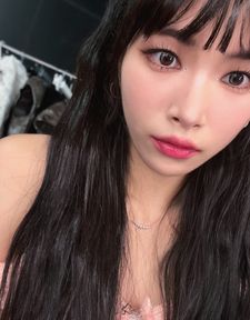 Instagram post by @aura_jina_j