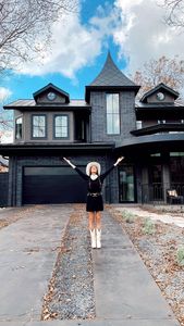 Instagram post by @chelseabucklew