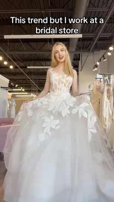 Instagram post by @ellesydney_