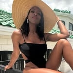 @vanessaissavibe Instagram Profile