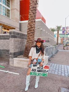 Instagram post by @thepurrfectpencil