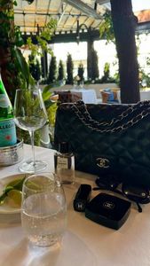 Instagram post by @silkdelorian