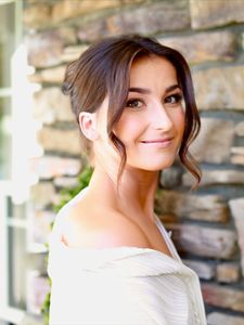 Instagram post by @thegoodhairstylist