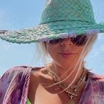 @meredithwyche Instagram Profile