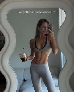 Instagram post by @yanaaaaaak