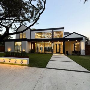 Instagram post by @post__maloney