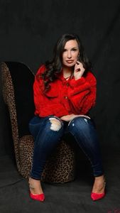 Instagram post by @tamaraleeisme