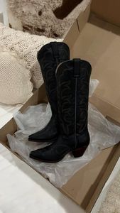 Instagram post by @faayvelz