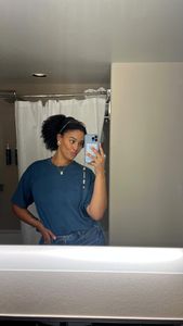 Instagram post by @zaravelez_