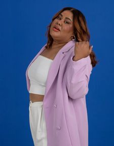 Instagram post by @prettiecurves