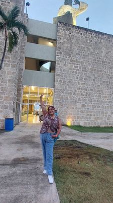 Instagram post by @prettiecurves