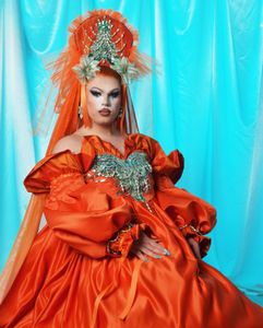 Instagram post by @_atomicannie