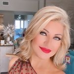 @poonehmooshi Instagram Profile