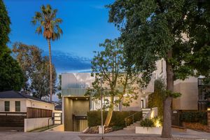 Instagram post by @toddherlin