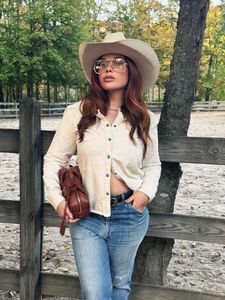 Instagram post by @nicollettesings