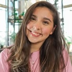 @lessyasleaves Instagram Profile