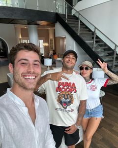 Instagram post by @ariart