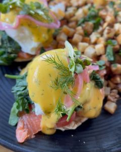 Instagram post by @manomnomz