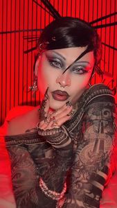 Instagram post by @evayoung_