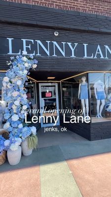 Instagram post by @the_vivi_label