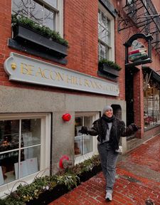 Instagram post by @lourd_ees