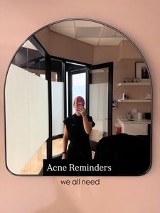 Instagram post by @lucyhatesacne