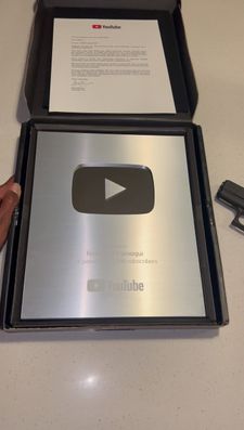 Instagram post by @rowheimfarooqui