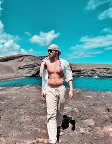 Instagram post by @chaxelos