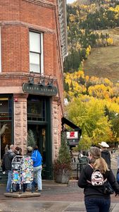 Instagram post by @nathalyycuevas