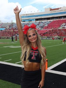 Instagram post by @calireesy