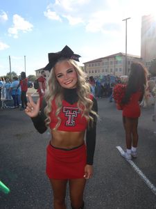 Instagram post by @calireesy