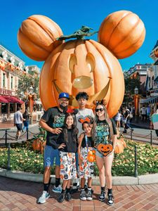 Instagram post by @lizzyandfamily